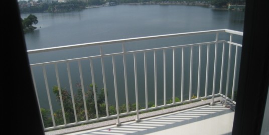 Studio apartment views Truc Bach lake for rent