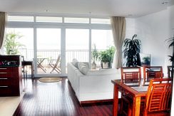 Căn hộ ven Hồ Tây 2 phòng ngủ cho thuê