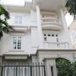 Belle villa à Ciputra à louer