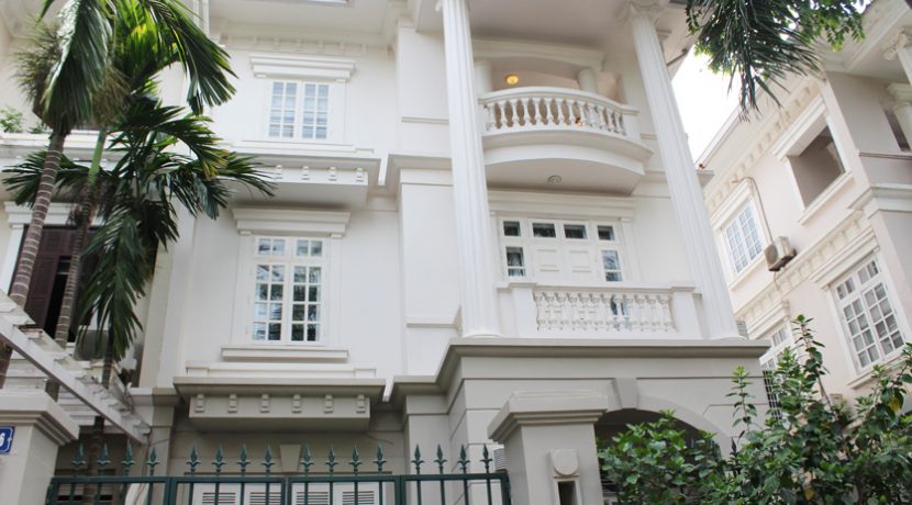 Belle villa à Ciputra à louer