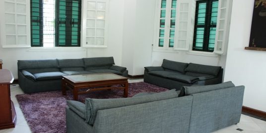 Villa in Tay Ho for rent with 3 bedrooms