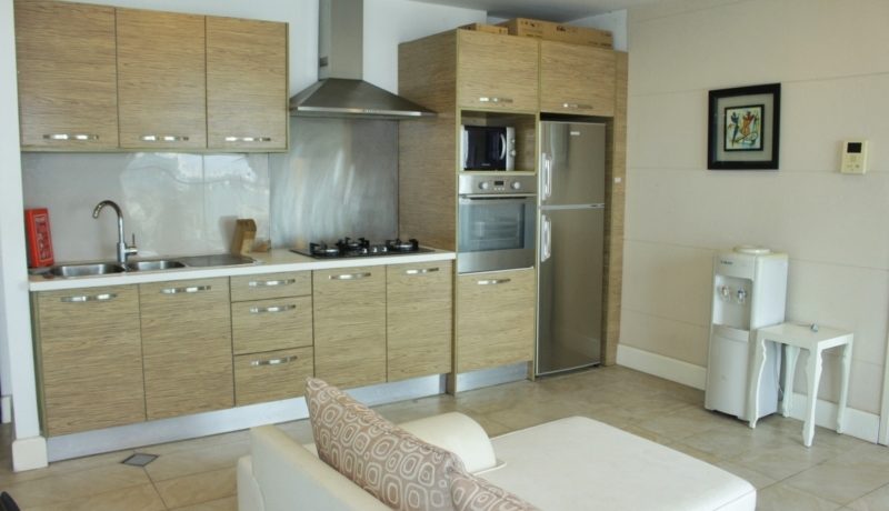 golden-westlake-apartment-06