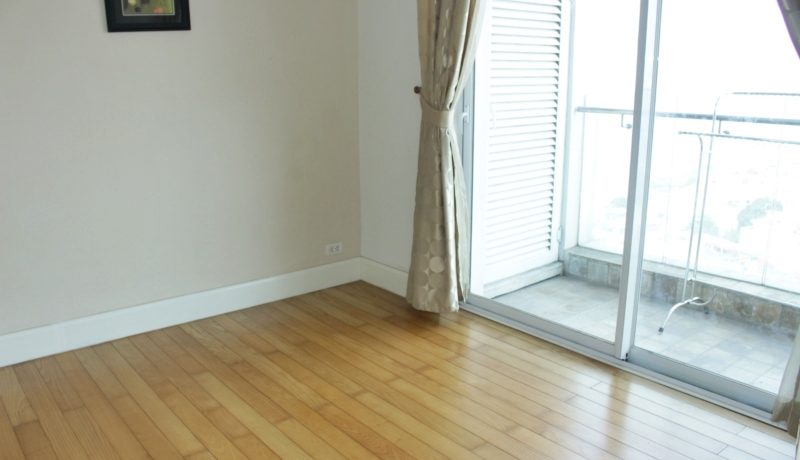 golden-westlake-apartment-08
