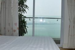 Lake view apartment in Golden Westlake