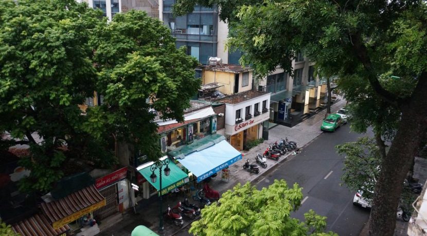 Flat in Hoan Kiem district Hanoi for rent 02 bedrooms