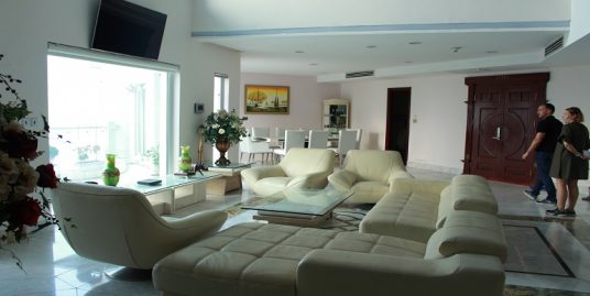 Penthouse apartment Golden Westlake views West lake