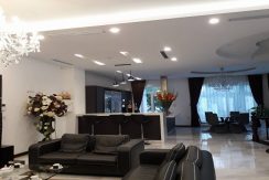 4 bedroom villa in Vinhomes Riverside for rent