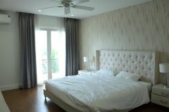 Vinhomes Riverside Villa for rent.