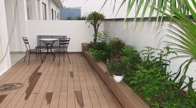 Cho thuê căn hộ tại Royal City có sân vườn
