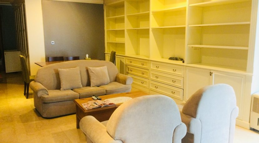Căn hộ tại Ciputra diện tích 114m2 gồm 2 phòng ngủ, 2 phòng tắm, phòng khách và phòng ăn, nội thất đầy đủ tiện nghi cao cấp