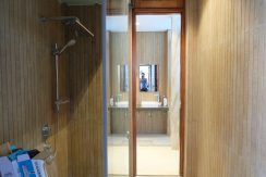 Bathroom 02