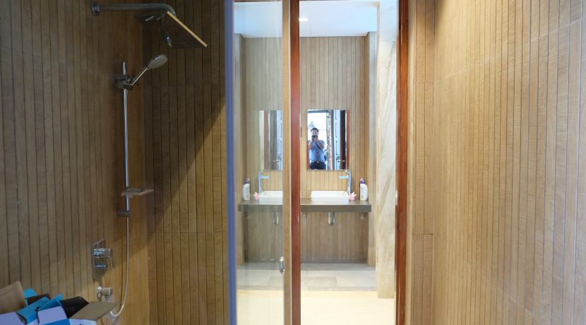 Bathroom 02