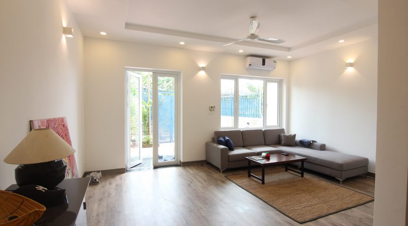 Five-bedroom House in Tay Ho for rent