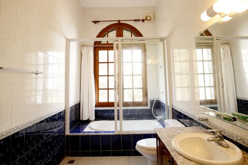 32. bathroom on 02 floor shear