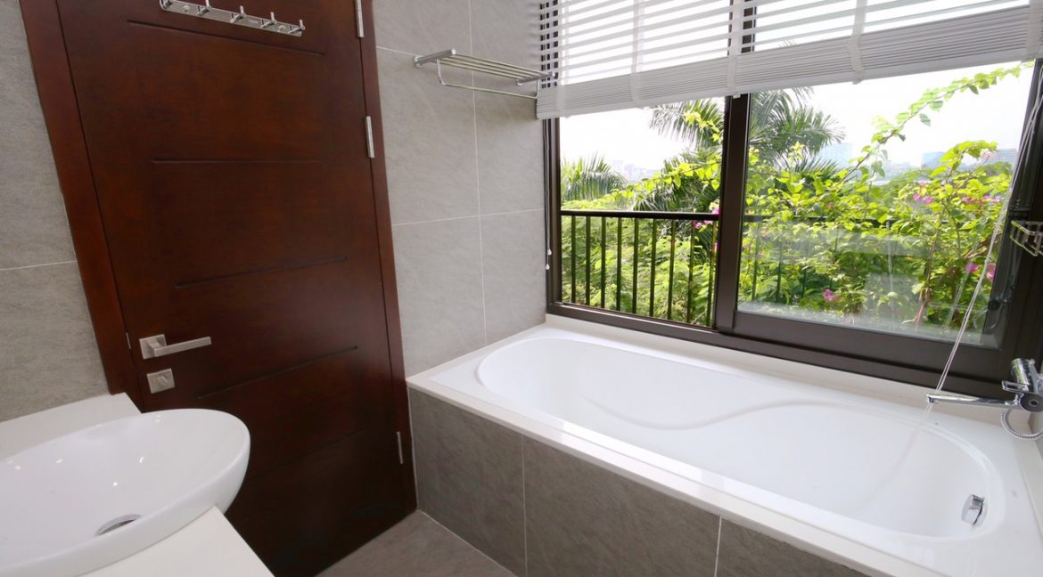 bathroom (1)