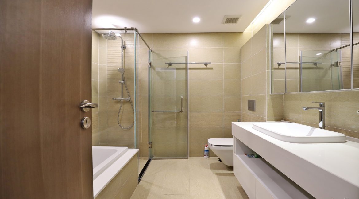master bathroom (2)
