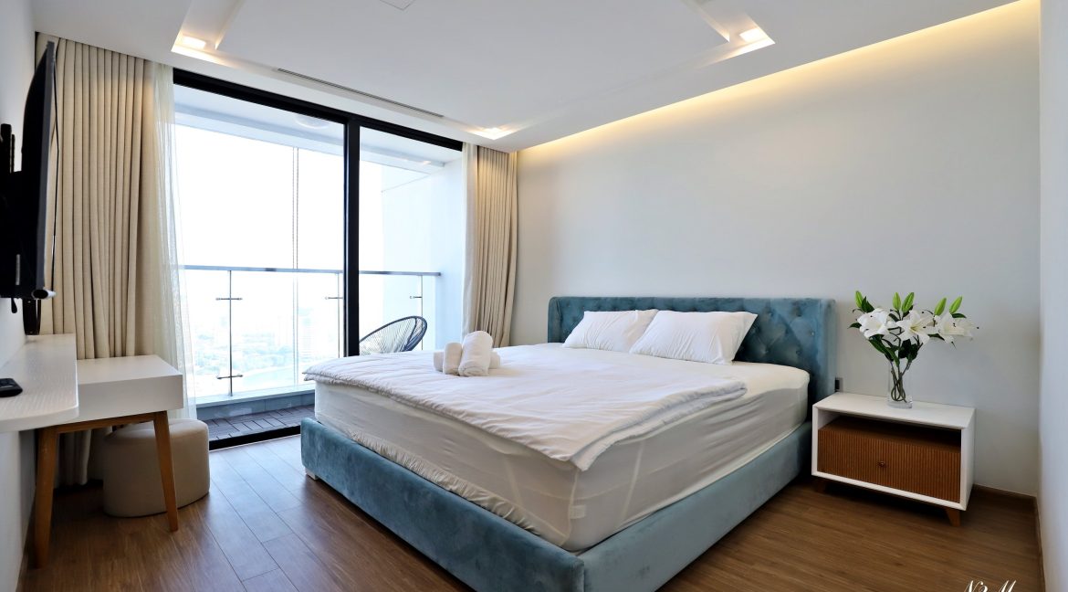 Master bedroom (2)