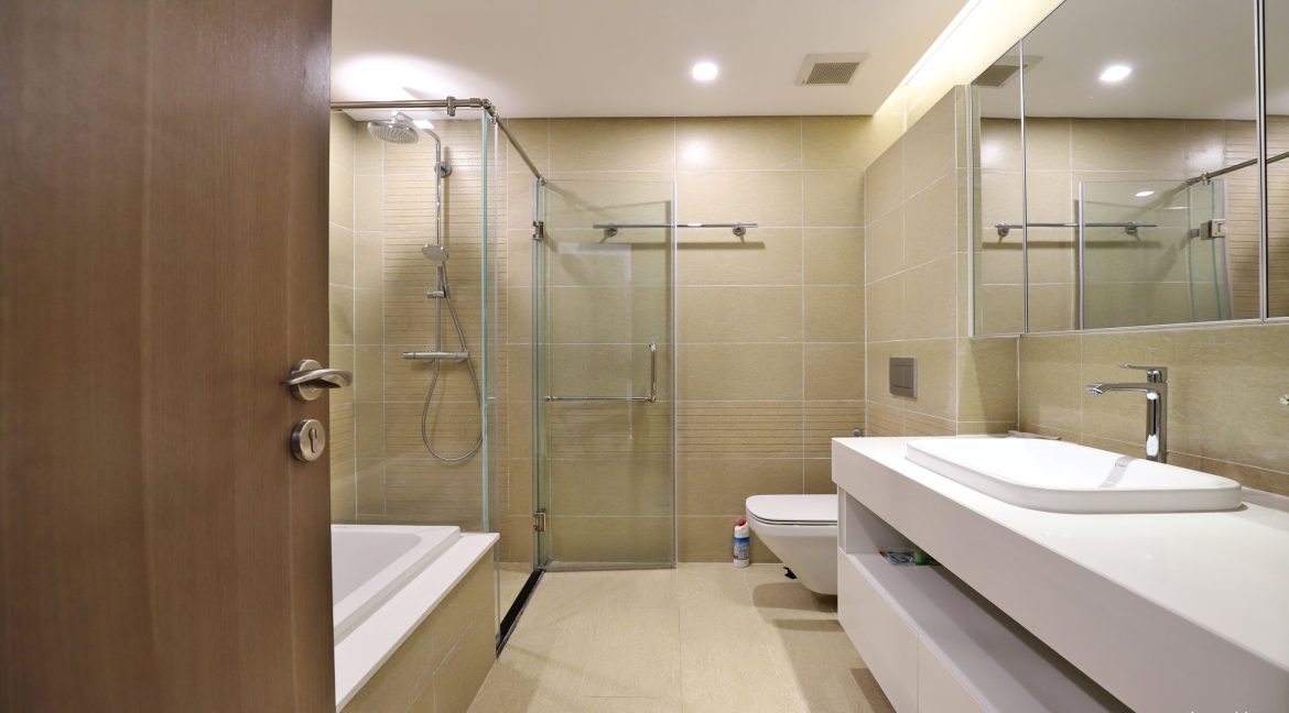 master bathroom (2)