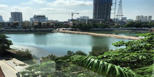 Lake view serviced apartment in Ba Dinh for rent